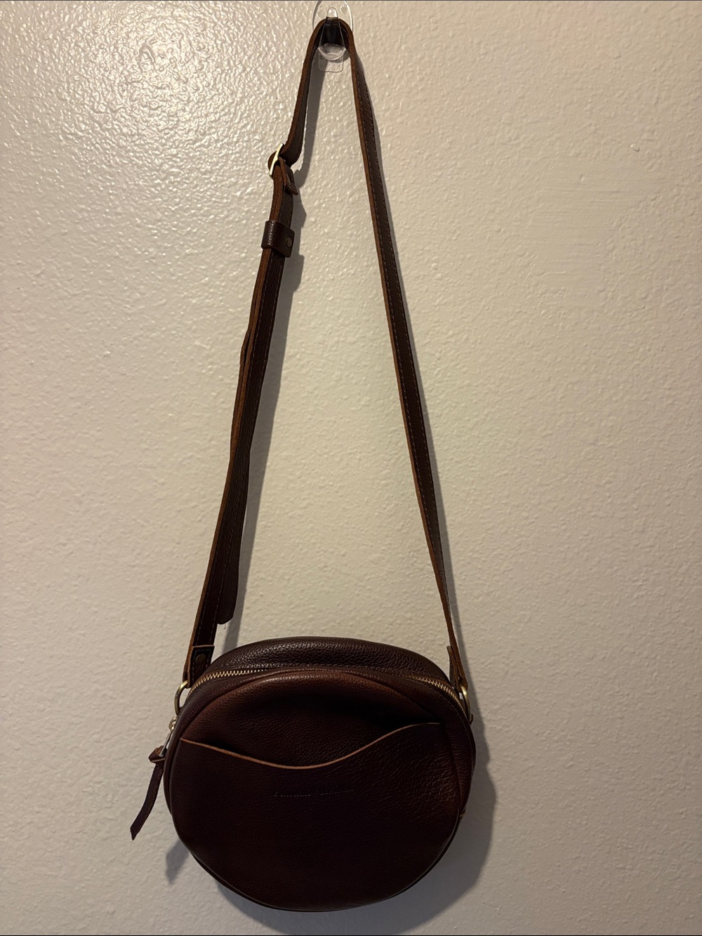 Portland leather large circle crossbody - color coldbrew